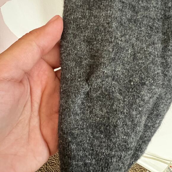 Vince Gray Wool Cashmere Blend Sweater Small Minimalist Cozy Classic Preppy - Picture 5 of 7